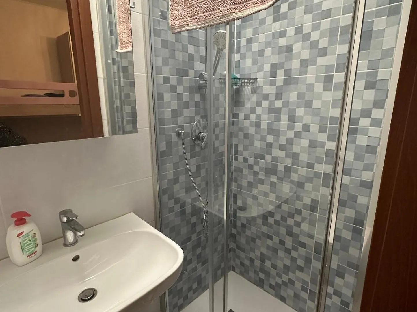 Vendégház Gigli, Rooms Con Cucina In Comune E Terrazza Milánó
