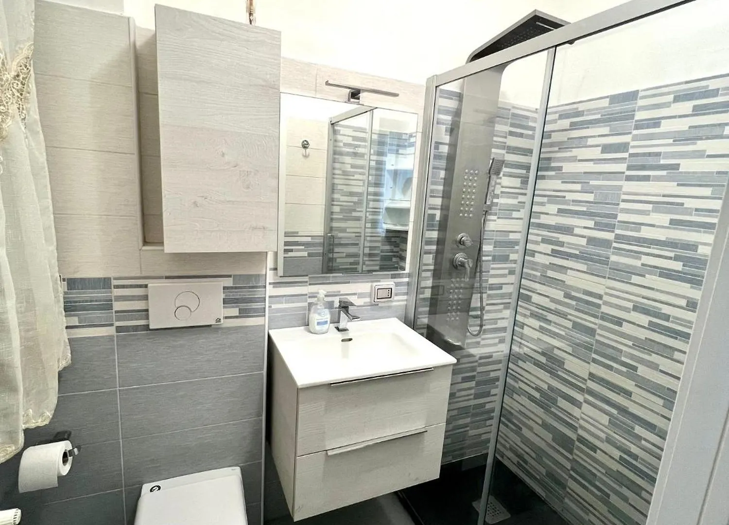 Gigli, Rooms Con Cucina In Comune E Terrazza Milánó 0*,  Olaszország