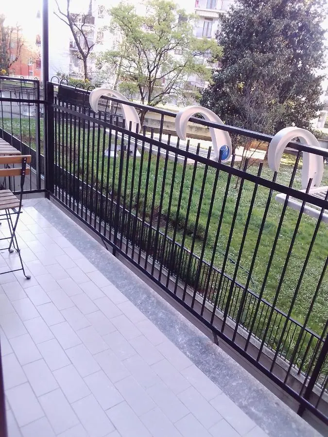 Guest house Gigli, Rooms Con Cucina In Comune E Terrazza Milan Italy